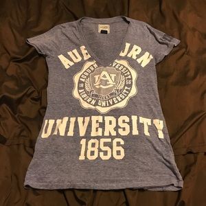 Auburn v neck VS PINK tee